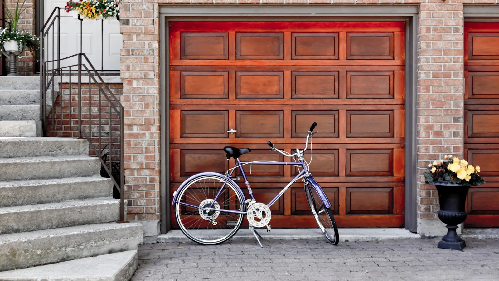 Emergency Service — Car trapped or door stuck open? We answer live and roll out now.
